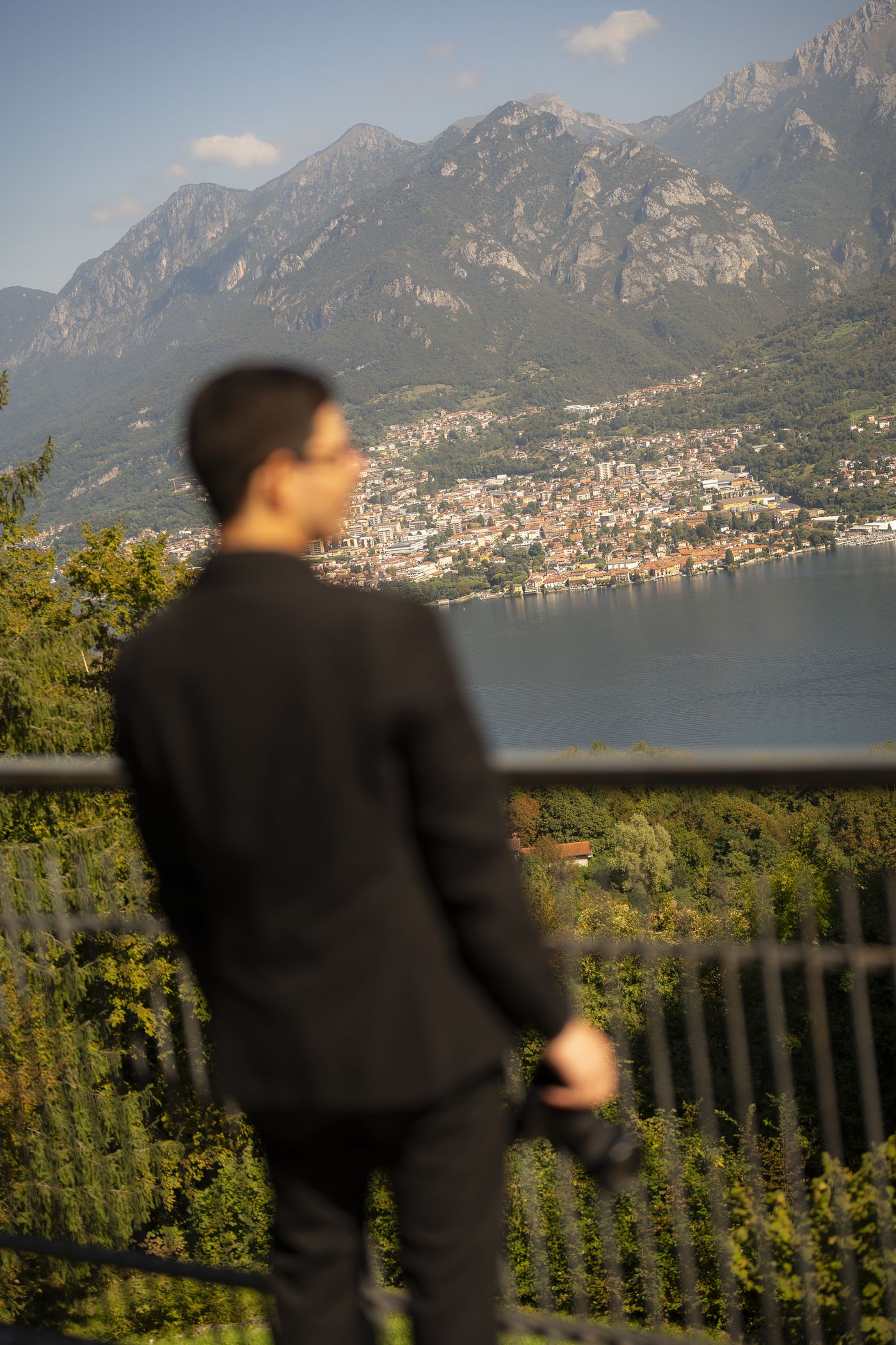 Diogo a trabalhar num casamento junto ao lago