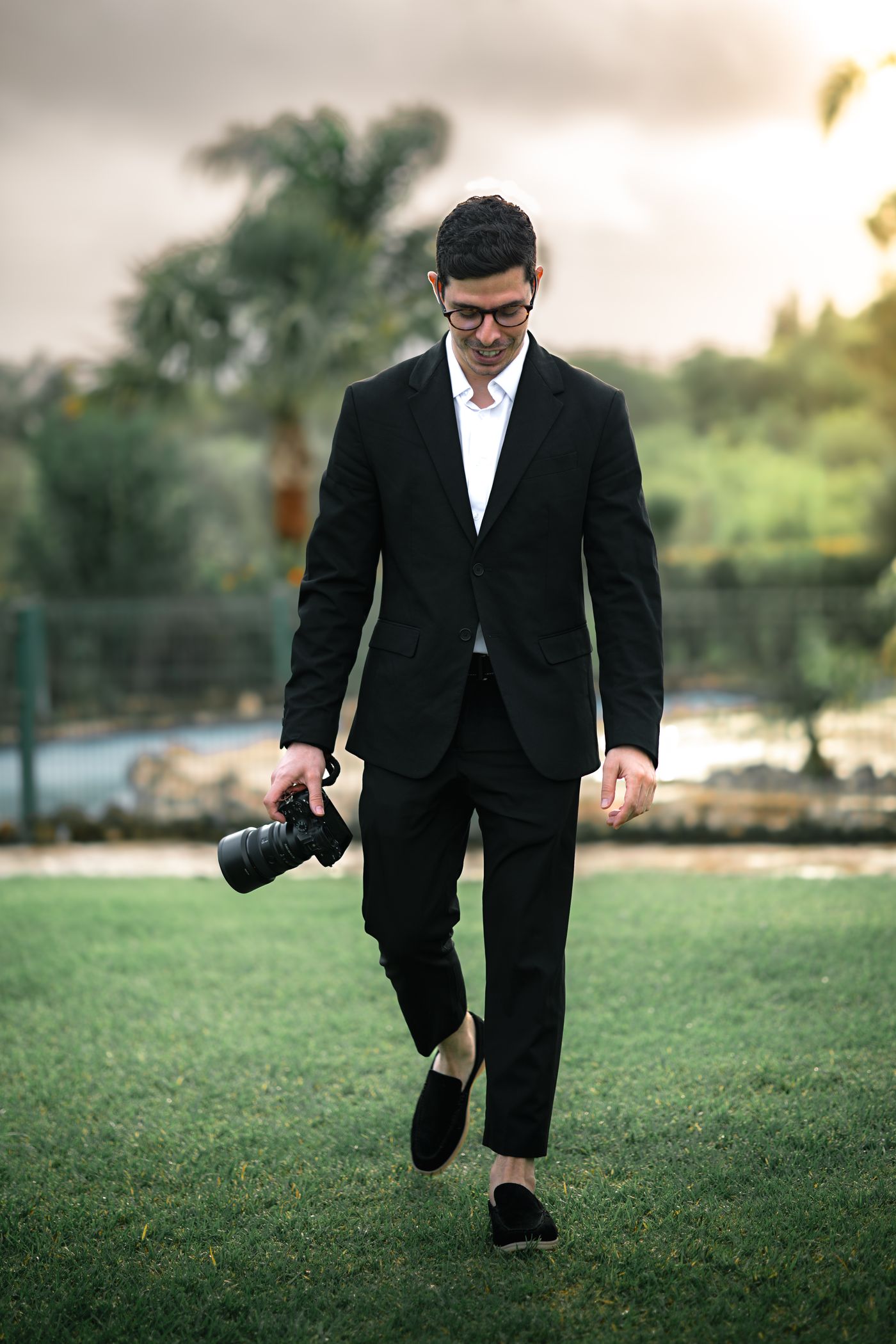 Diogo Ruivo em trabalho, com a câmara na mão